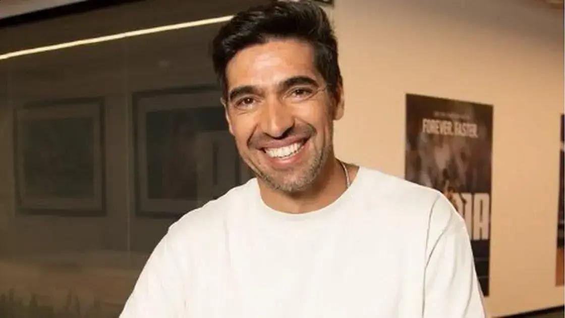 Torcedores do Palmeiras ofendem Abel Ferreira com mensagens via Pix