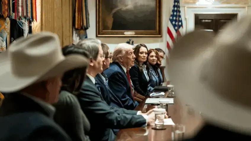 Trump critica multa da União Europeia imposta à rede social de Musk