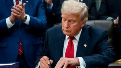 Trump minimiza divulgação de fotos antigas com Epstein em resposta à oposição