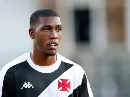 Vasco renova contrato de Rayan até 2028, protegendo seu talento