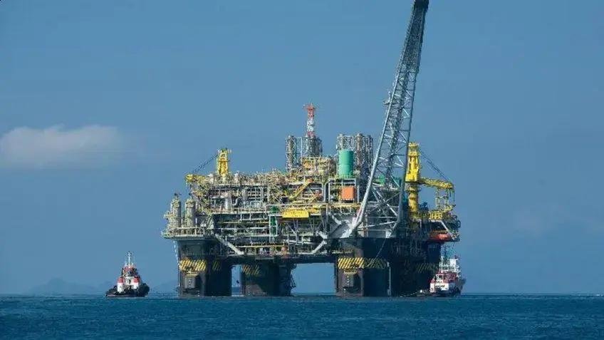 Vazamento de gás em plataforma da Petrobras gera interrupção de atividades