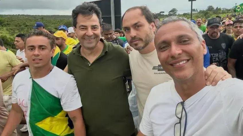 Adolfo Sachsida e Nikolas Ferreira marcham por Liberdade até Brasília