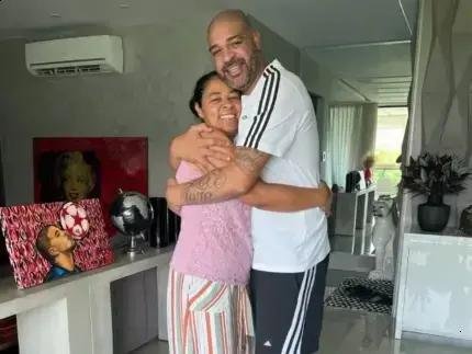 Adriano Imperador denuncia golpe que prejudicou sua mãe em R$ 15 mil