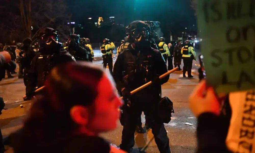 Agente de imigração atira em venezuelano em Minneapolis após confronto