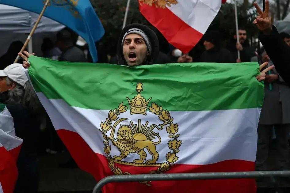 Aumento de protestos no Irã e a repressão policial intensificada