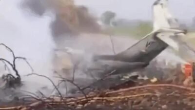 Avião cai na Índia, deixando 5 mortos, entre eles vice-ministro
