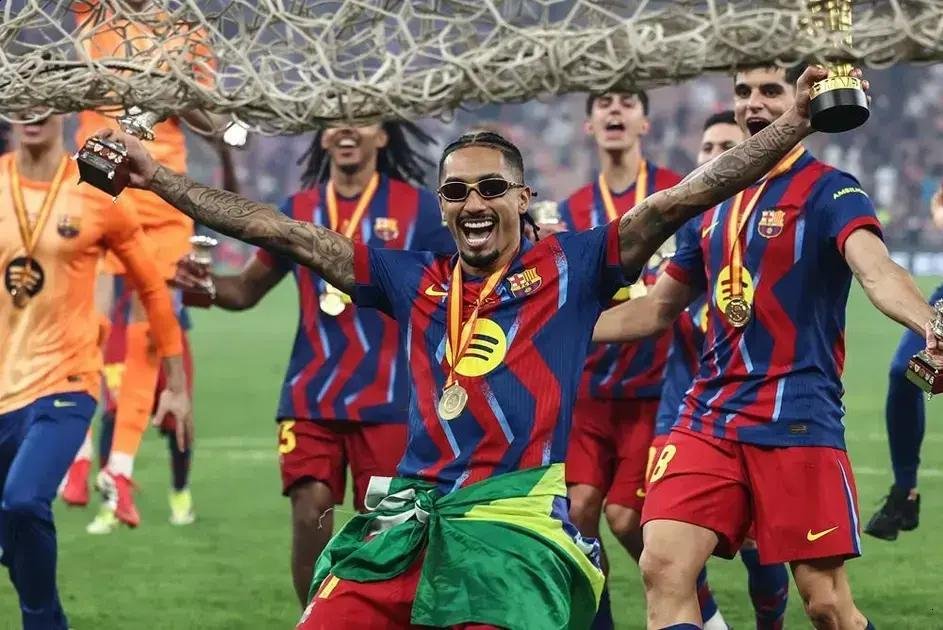 Barcelona se consagra campeão da Supercopa da Espanha após vitória sobre o Real Madrid
