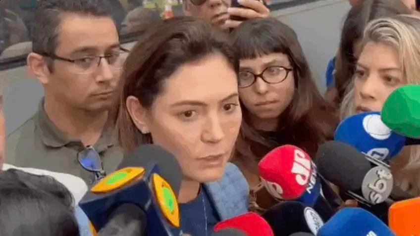 Bolsonaro enfrenta dificuldades de equilíbrio após queda em cela da PF