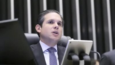 Câmara dos Deputados prioriza debate sobre fim da escala 6x1, aponta Hugo Motta