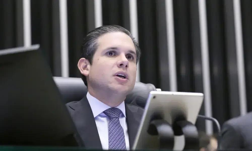 Câmara dos Deputados prioriza debate sobre fim da escala 6x1, aponta Hugo Motta