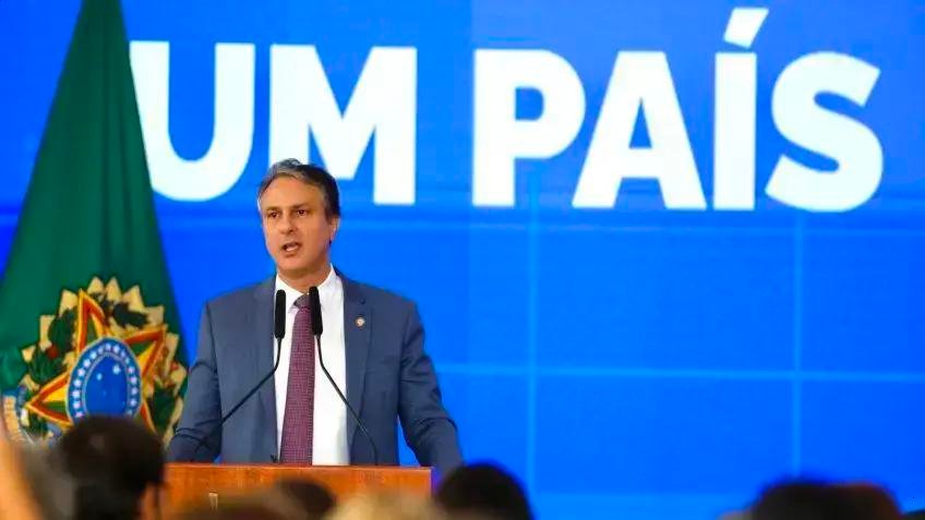 Camilo Santana pode deixar o ministério e voltar ao Senado para a campanha