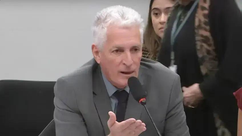 Caminhada de Nikolas Ferreira: Protesto à Liberdade de Bolsonaro