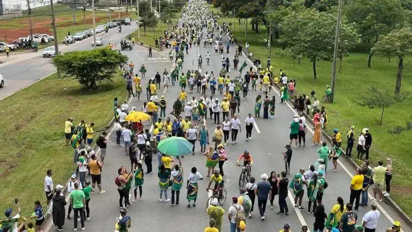Caminhada pela Liberdade termina em tragédia com 72 feridos em Brasília