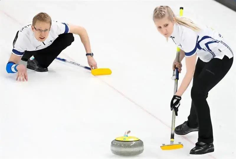 Curling: Conheça o esporte que combina estratégia e precisão no gelo