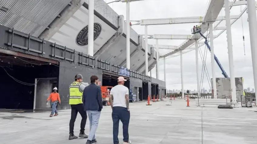David Beckham visita o futuro estádio do Inter Miami e compartilha atualizações