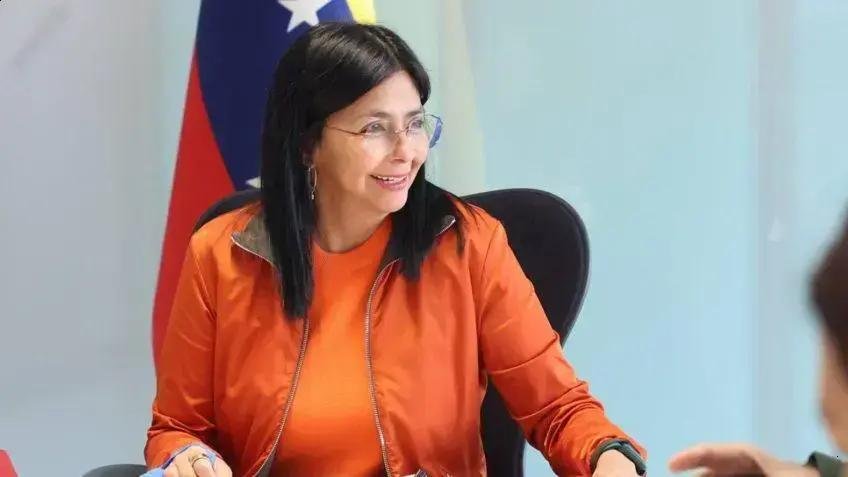 Delcy Rodríguez afirma que a Venezuela não se submete aos EUA após captura de Maduro