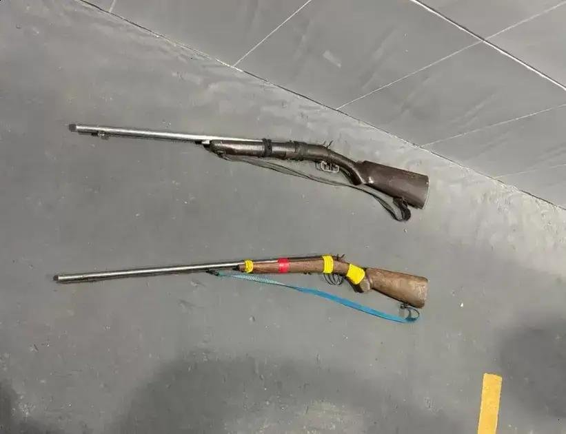 Espingardas apreendidas em Ipiaú durante Operação Dominus Areae