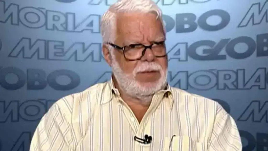 Famosos prestam homenagens no velório de Manoel Carlos no Rio