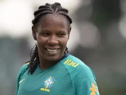 Formiga assume diretoria de promoção do futebol feminino no Brasil