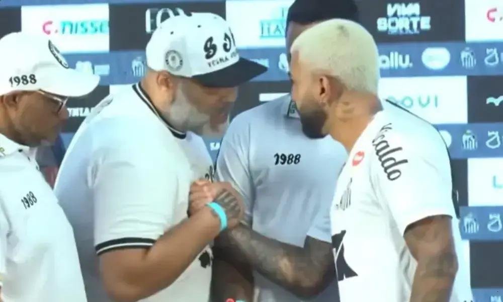 Gabigol é cobrado por torcida em sua apresentação no Santos