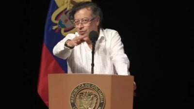 Gustavo Petro mobiliza militares na fronteira com a Venezuela