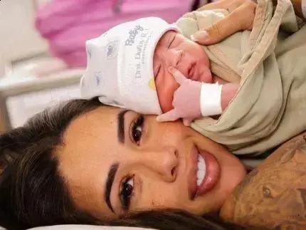 Hillary Yamashiro celebra nascimento do filho em meio a saudade do marido