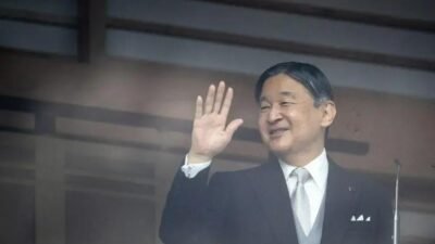 Homem fica nu durante discurso do imperador Naruhito no Ano Novo