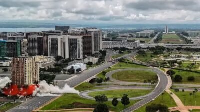 Implosão do Torre Palace Hotel em Brasília emociona convidados e público
