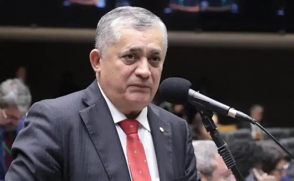 José Guimarães comenta escândalo do Banco Master e nega riscos ao governo