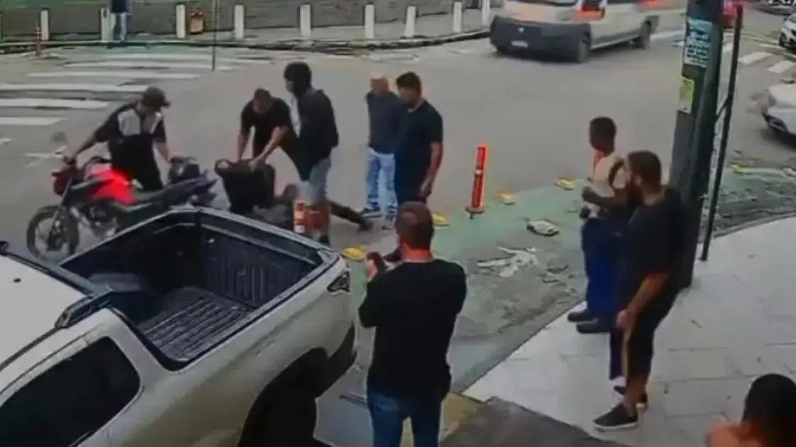 Ladrão expulso de loja é linchado após tentativa de assalto no Rio