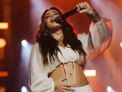 Lauana Prado compartilha fotos do emocionante anúncio da gravidez