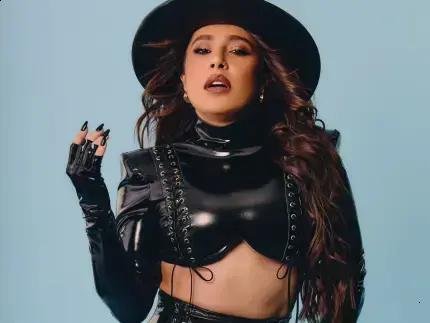 Lauana Prado revela surpresa durante show: ela está grávida!