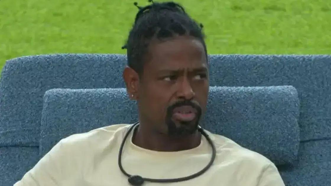 Leandro se revolta após ser barrado por Alberto na festa do líder