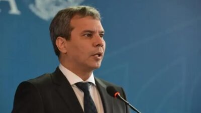 Lula anuncia advogado da Petrobras como novo Ministro da Justiça