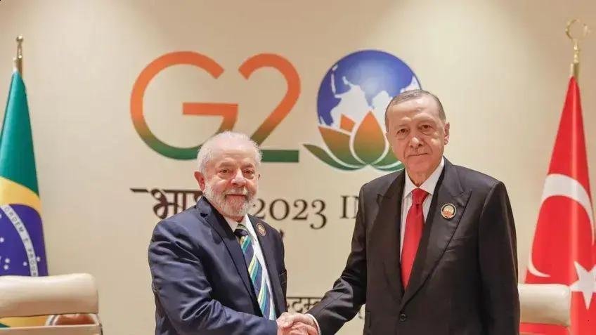 Lula e Erdoğan discutem Gaza, clima e parcerias econômicas