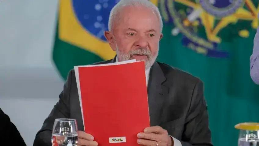 Lula sanciona Orçamento de 2026 com vetos significativos