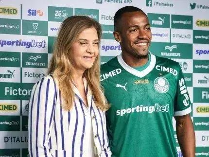 Marlon Freitas é apresentado no Palmeiras e fala sobre nova fase