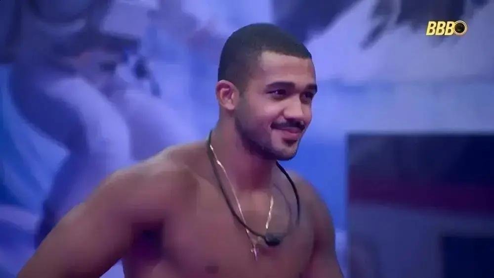 Matheus é o segundo eliminado do BBB 26 com 79,48% dos votos