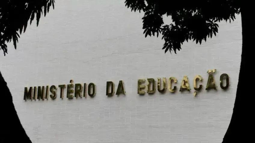 Ministério da Educação punirá 99 cursos de medicina por baixo desempenho