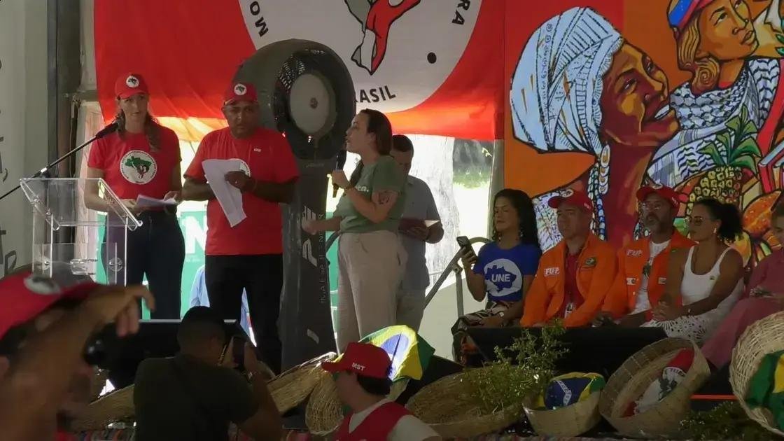 Paula Coradi critica imperialismo e defende direitos em evento do MST