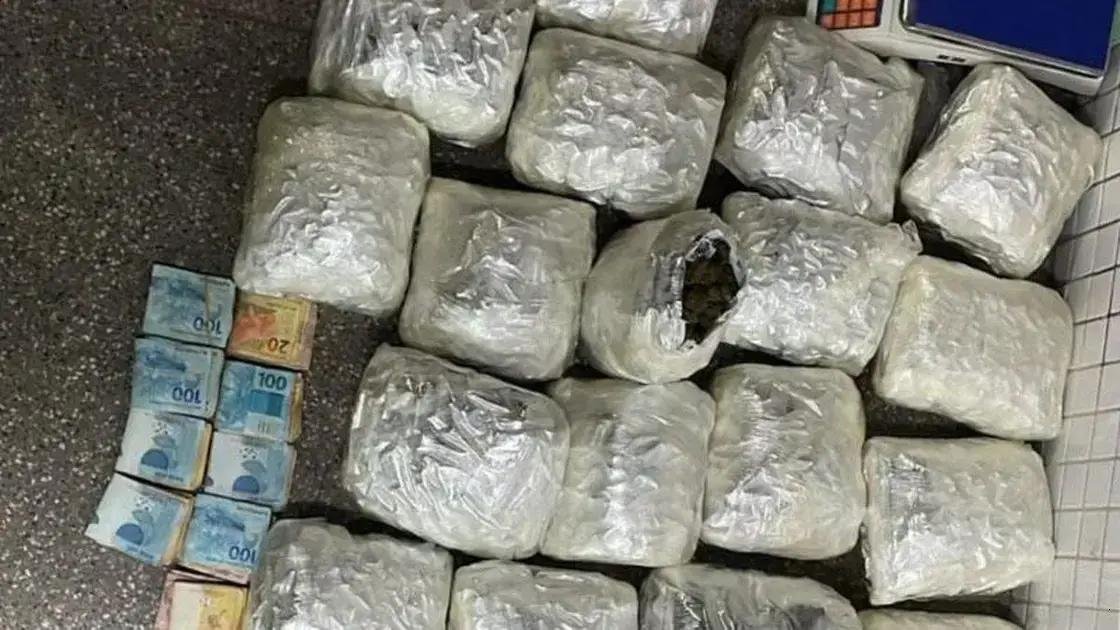 Polícia apreende pacotes de haxixe e dinheiro em operação em Pernambués