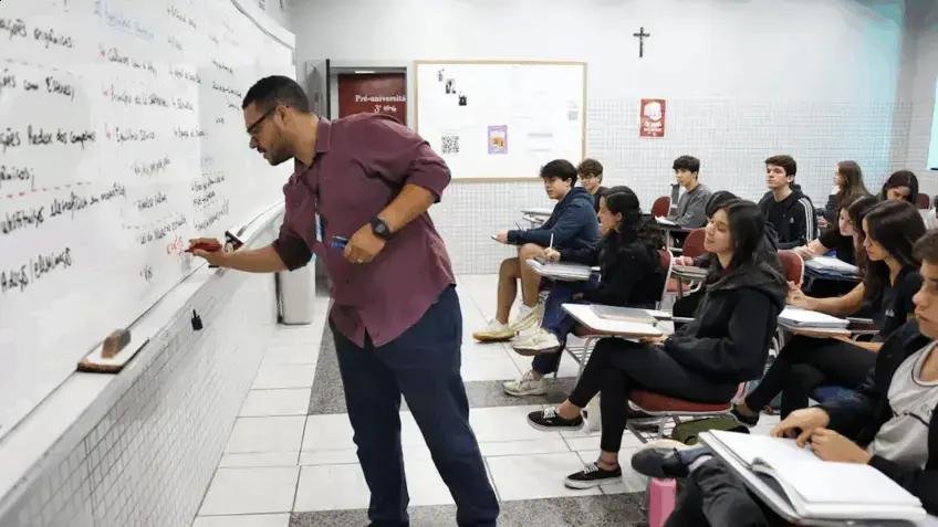 Proposta de Reajuste Salarial dos Professores Pode Entrar em Vigor