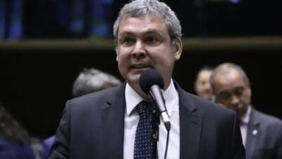 PT protocola representação contra Flávio Bolsonaro por desinformação