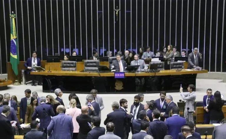 Retorno das atividades legislativas e análise do veto de Lula sobre dosimetria