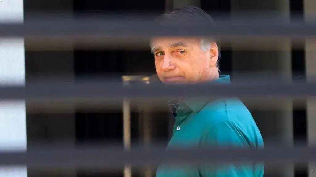 Senador americano solicita revisão da prisão domiciliar de Jair Bolsonaro