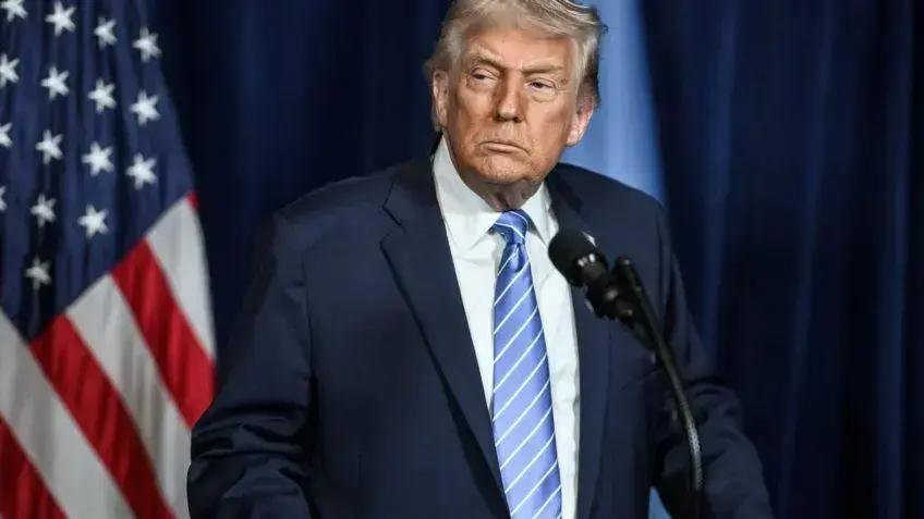 Trump impõe tarifa de 25% a países que mantêm comércio com o Irã