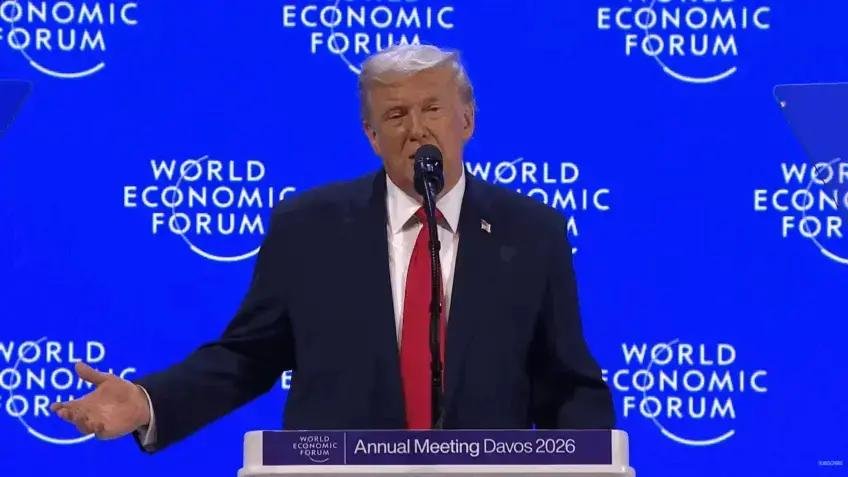 Trump zomba da aparência de Macron durante discurso em Davos