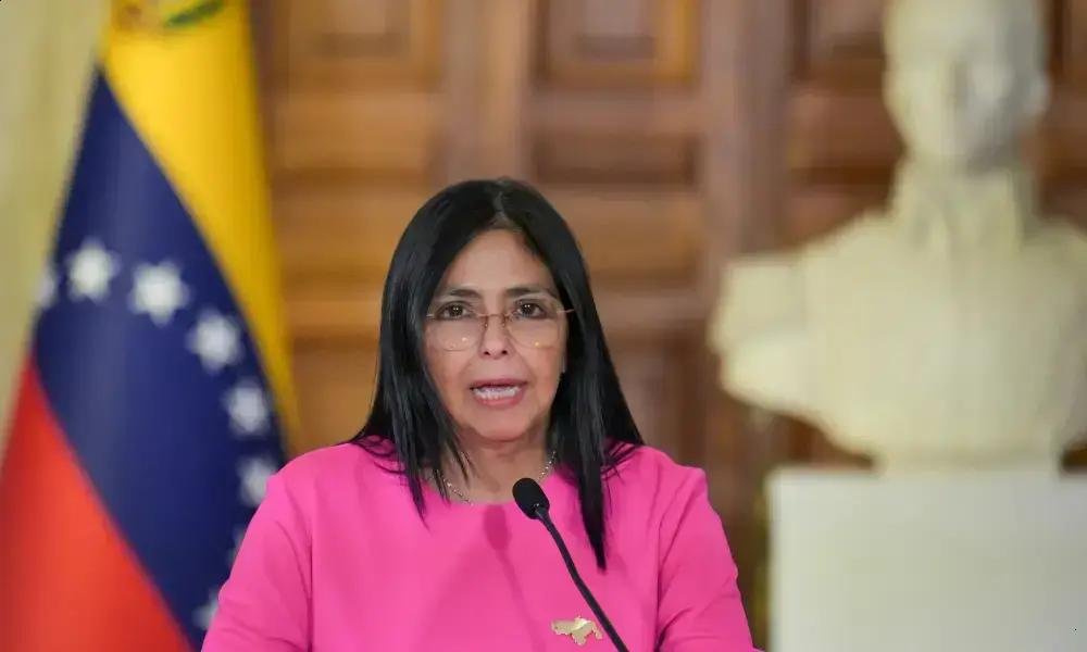 Venezuela recebe 300 milhões de dólares para estabilizar mercado cambial