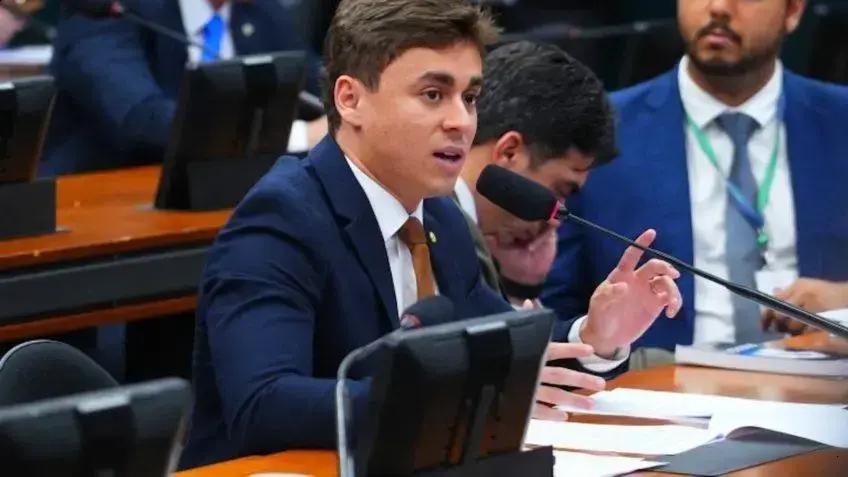 Vereador pede a cassação e prisão de deputado que defende intervenção dos EUA