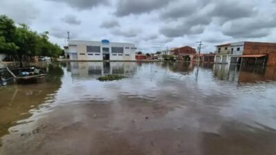 Alerta de chuva intensa: Salvador e 436 cidades da Bahia sob risco